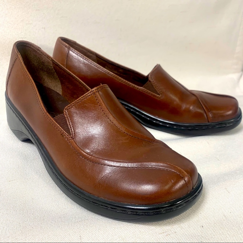 Clarks Vintage Leather Pumps